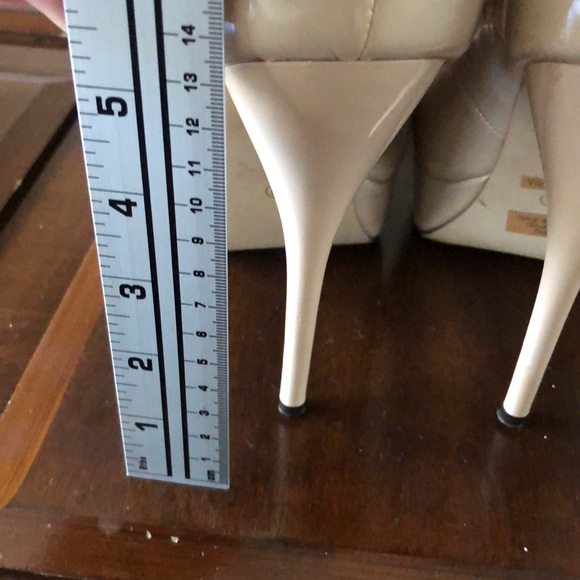 Women’s size 10 Journee Collection tan stilettos - Picture 13 of 16